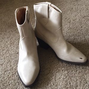 White cowboy boots 🤠